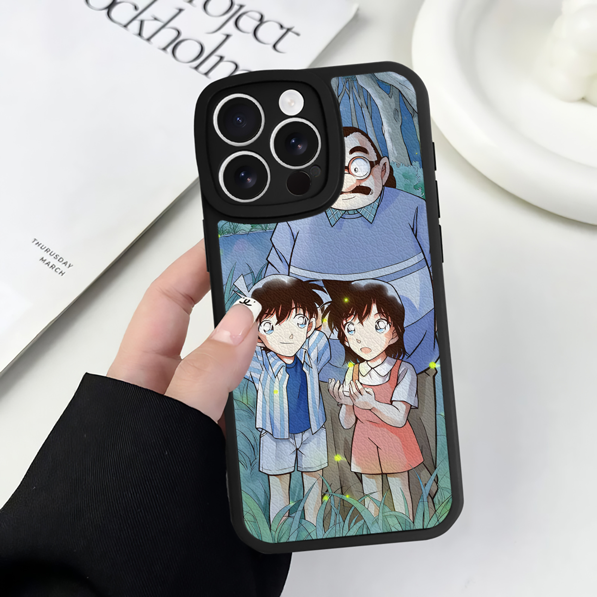 （画像用） 名探偵コナン Detective Conan 【iPhone 16シリーズ対応】シリコンスマホケース（レザー調） 材質：シリコン